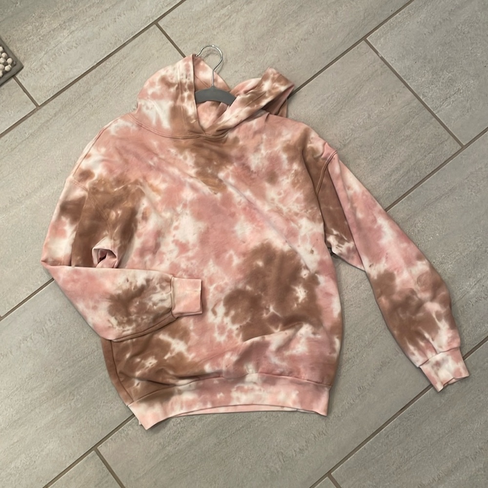 Treasure & Bond Women’s sweatshirt.